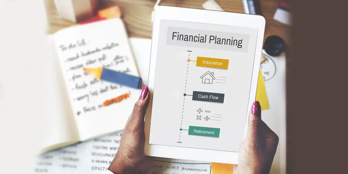 What are the types of financial plans?